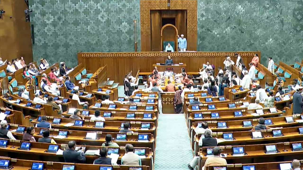 Parliament Budget Session 2026: ഓം ബിര്‍ളയോട് സന്ധിയില്ല; പാര്‍ലമെന്റ് പ്രക്ഷുബ്ധം, ബജറ്റ് സമ്മേളനം ആരംഭിച്ചു