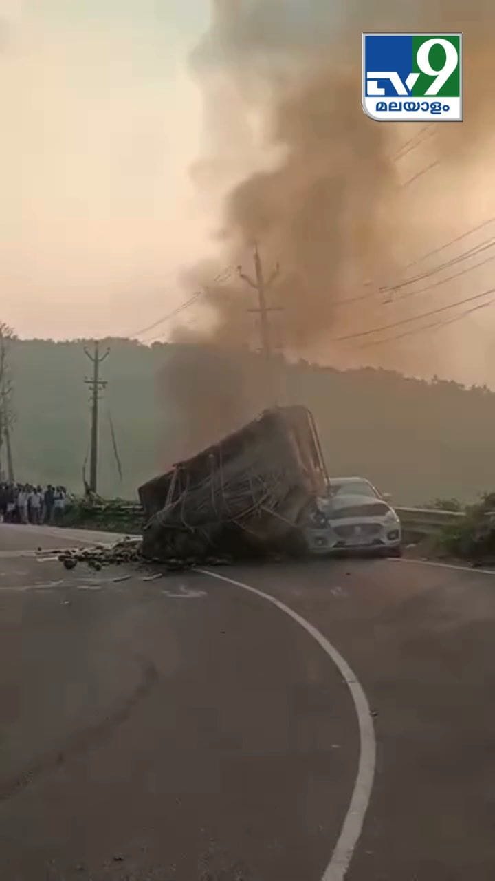 പെരുവന്താനത്ത് ജഡ്ജിയുടെ കാറും പിക്ക്പ്പ് വാനും കൂട്ടിയിടിച്ചുണ്ടായ അപകടം