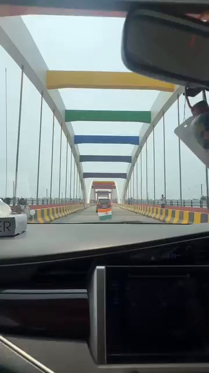 പെരുമ്പളം പാലത്തിലൂടെ മന്ത്രി മുഹമ്മദ് റിയാസ് യാത്ര ചെയ്തപ്പോള്‍