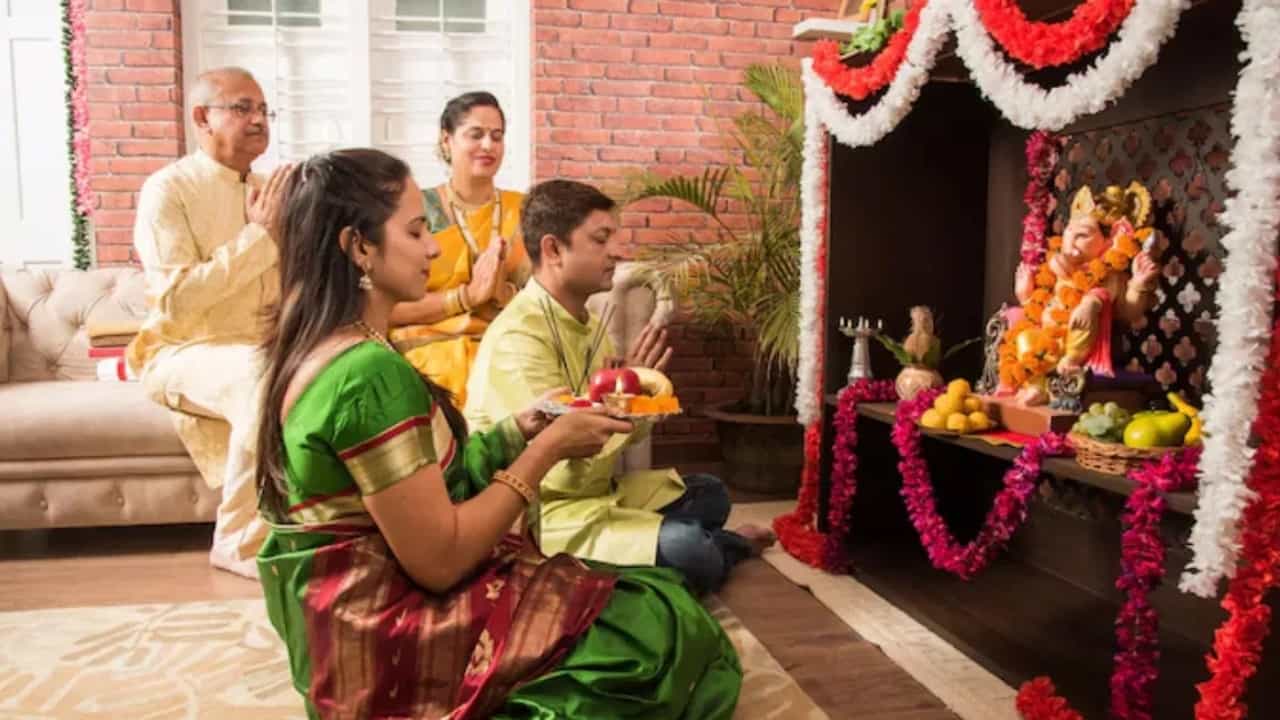 Malayalam Religion Tips: പൂജാമുറിയിൽ ഈ ഒരു തെറ്റ് ചെയ്യരുത്, കാര്യങ്ങൾ കുഴപ്പമാകും