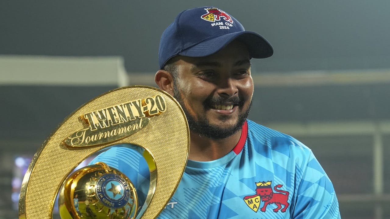 എന്നാല്‍ ആക്‌സിലറേറ്റഡ് ലേലത്തില്‍ ഡല്‍ഹി ക്യാപിറ്റല്‍സ് സ്വന്തമാക്കി. ഇപ്പോഴിതാ, തന്റെ ലക്ഷ്യങ്ങള്‍ വെളിപ്പെടുത്തി പൃഥി ഷാ രംഗത്തെത്തി. ഇന്ത്യന്‍ ടീമിലേക്ക് തിരിച്ചെത്തണം. അതിനായി കഠിനാധ്വാനം ചെയ്യുന്നുണ്ടെന്ന് താരം വ്യക്തമാക്കി.