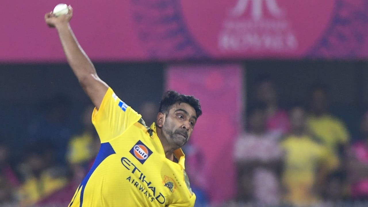 സൂര്യകുമാറിനെ ക്യാപ്റ്റനാക്കാന്‍ കൂടുതല്‍ ചിന്തിക്കേണ്ടതില്ല. അദ്ദേഹം തീർച്ചയായും ക്യാപ്റ്റനാകണം. അത് സംഭവിക്കുന്നില്ല എന്നത് അൽപ്പം ആശങ്കാജനകമാണ്. അശ്വിൻ തന്റെ യൂട്യൂബ് ചാനലായ 'ആഷ് കി ബാത്തി'ൽ പറഞ്ഞു.