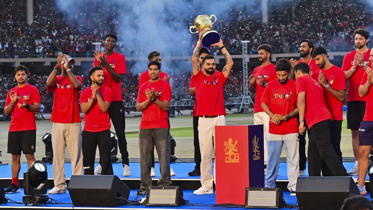 സീസണിലെ ആദ്യ മത്സരം നടക്കുന്നത് ഇവിടെയാണ്. മാര്ച്ച് 28-ന് നടക്കുന്ന മത്സരത്തില് നിലവിലെ ചാമ്പ്യന്മാരായ റോയല് ചലഞ്ചേഴ്സ് ബെംഗളൂരും, സണ് റൈസേഴ്സ് ഹൈദരാബാദും ഏറ്റുമുട്ടും. ഒരു പ്ലേ ഓഫ് മത്സരവും, ഫൈനലും ഇവിടെ നടക്കുമെന്നാണ് സൂചന (Image Credits: PTI).