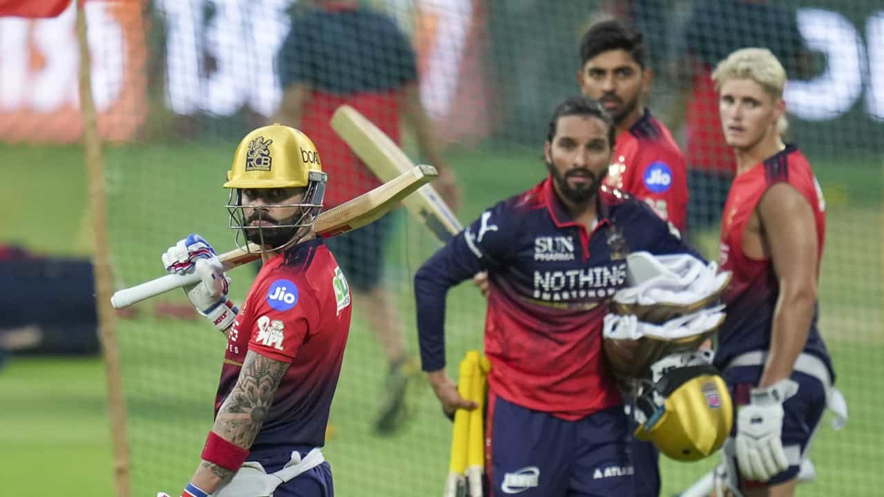 RCB vs SRH: ജേക്കബ് ബെഥേലിനെ ഒഴിവാക്കാനാകുമോ ആര്സിബിക്ക്? ഹേസില്വുഡും, കമ്മിന്സും കളിക്കുമോ? RCB vs SRH: ജേക്കബ് ബെഥേലിനെ ഒഴിവാക്കാനാകുമോ ആര്സിബിക്ക്? ഹേസില്വുഡും, കമ്മിന്സും കളിക്കുമോ?