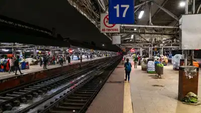 Ernakulam South Railway Station: ഇനി ട്രെയിനിൽ നിന്ന് ചാടി ഇറങ്ങേണ്ട, തൂങ്ങി കയറേണ്ട, സ്റ്റേഷനിൽ പ്ലാറ്റ്‌ഫോമുകളുടെ ഉയരം കൂട്ടുന്നു