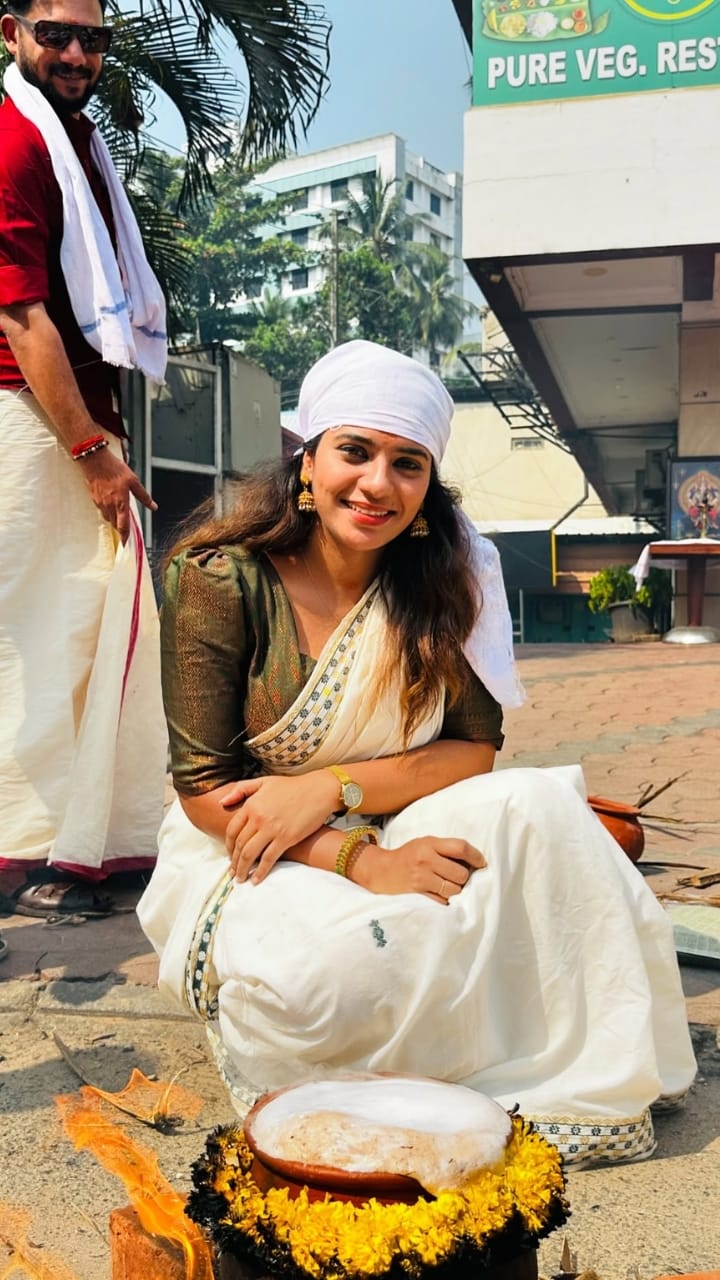 പൊങ്കാലയിട്ടു, ജോലിക്ക് വേണ്ടിയുള്ള പ്രഹസനം- റെനീഷയുടെ മറുപടി