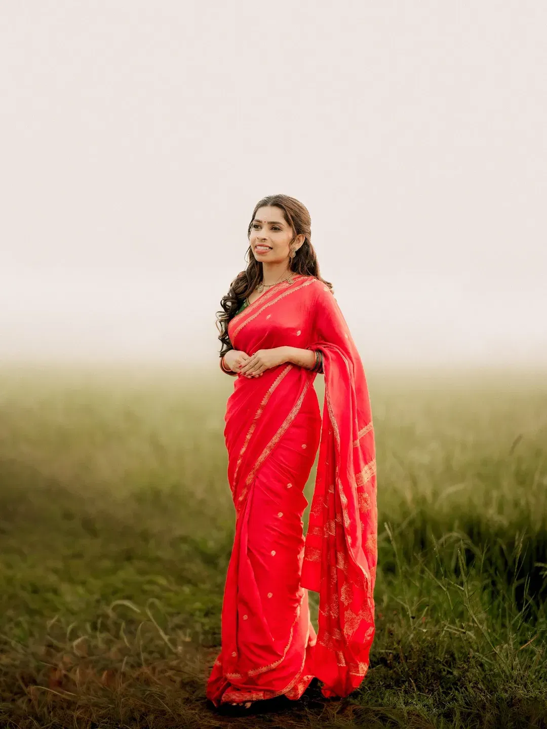 രേണുവിന് പണത്തോട് അത്യാഗ്രഹമില്ലെന്നാണ് ആരാധകര് പറയുന്നത്. ബിഗ് ബോസിന് ശേഷം രേണു സുധിയുടെ ഗ്രാഫ് ദിനംപ്രതി മുകളിലേക്ക് ഉയരുകയാണ്. ഇപ്പോള് കൈനിറയെ പ്രോജക്ടുകള് ഉള്ള താരം, വിദേശരാജ്യങ്ങളില് പോലും ഉദ്ഘാടനങ്ങള്ക്കായി പോകാറുണ്ട്.