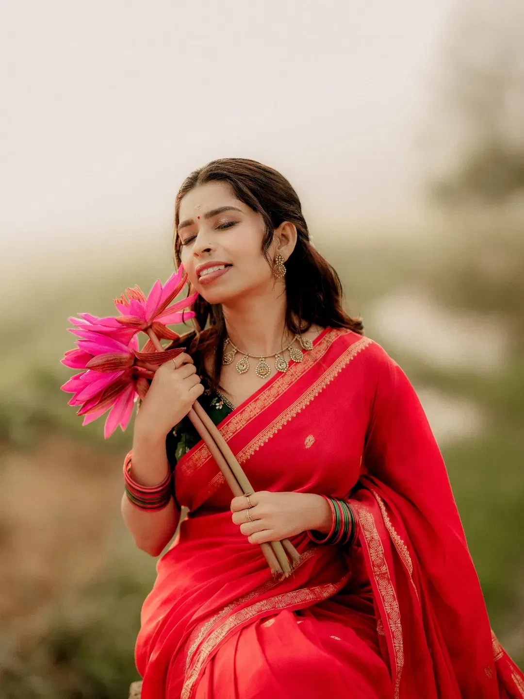 ഇന്സ്റ്റഗ്രാമില് സബ്സ്ക്രിപ്ഷന് ആരംഭിച്ച് രേണു സുധി. ഇന്സ്റ്റഗ്രാം ഉപയോക്താക്കള്ക്ക് ഇനി മുതല് പണമടച്ച് രേണു സുധിയുടെ അക്കൗണ്ട് ഫോളോ ചെയ്യാവുന്നതാണ്. ഇതുവഴി താരം പങ്കിടുന്ന പ്രത്യേക പോസ്റ്റുകളും മറ്റും ആരാധകര്ക്ക് കാണാനാകും. (Image Credits: Renu Sudhi Instagram)