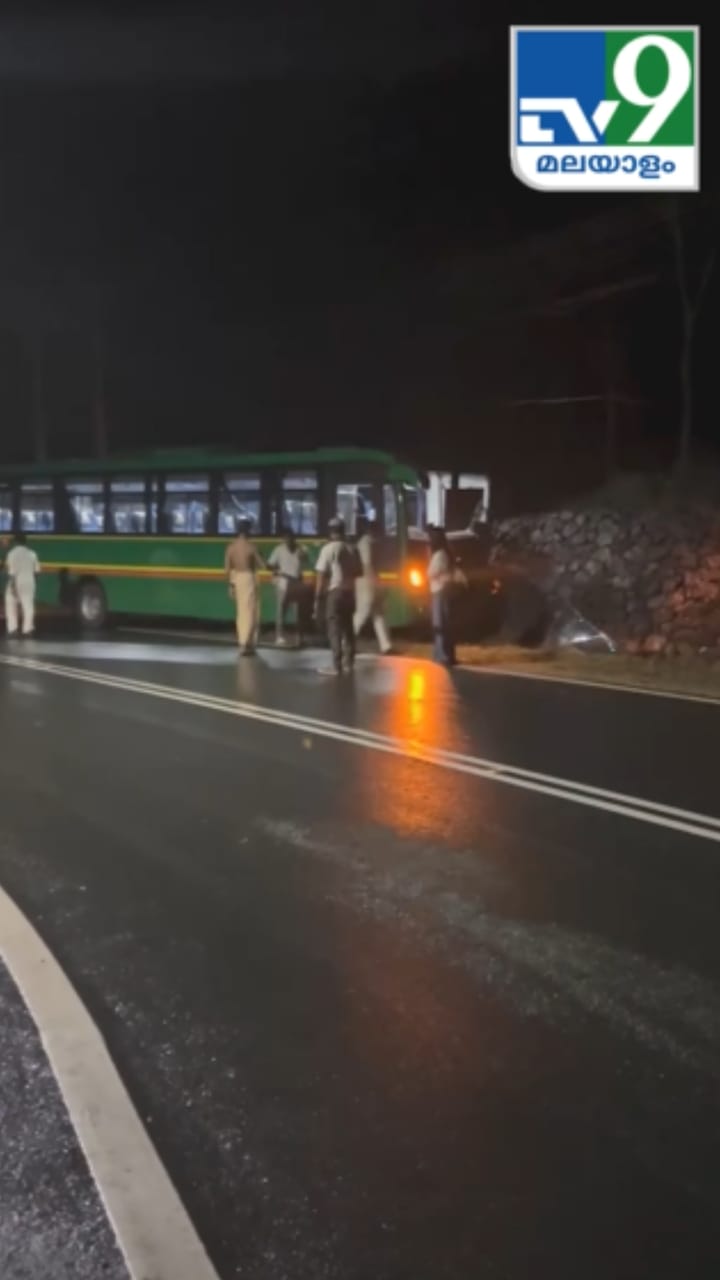 റോബിൻ ബസ് അപകടത്തിൽപ്പെട്ടു