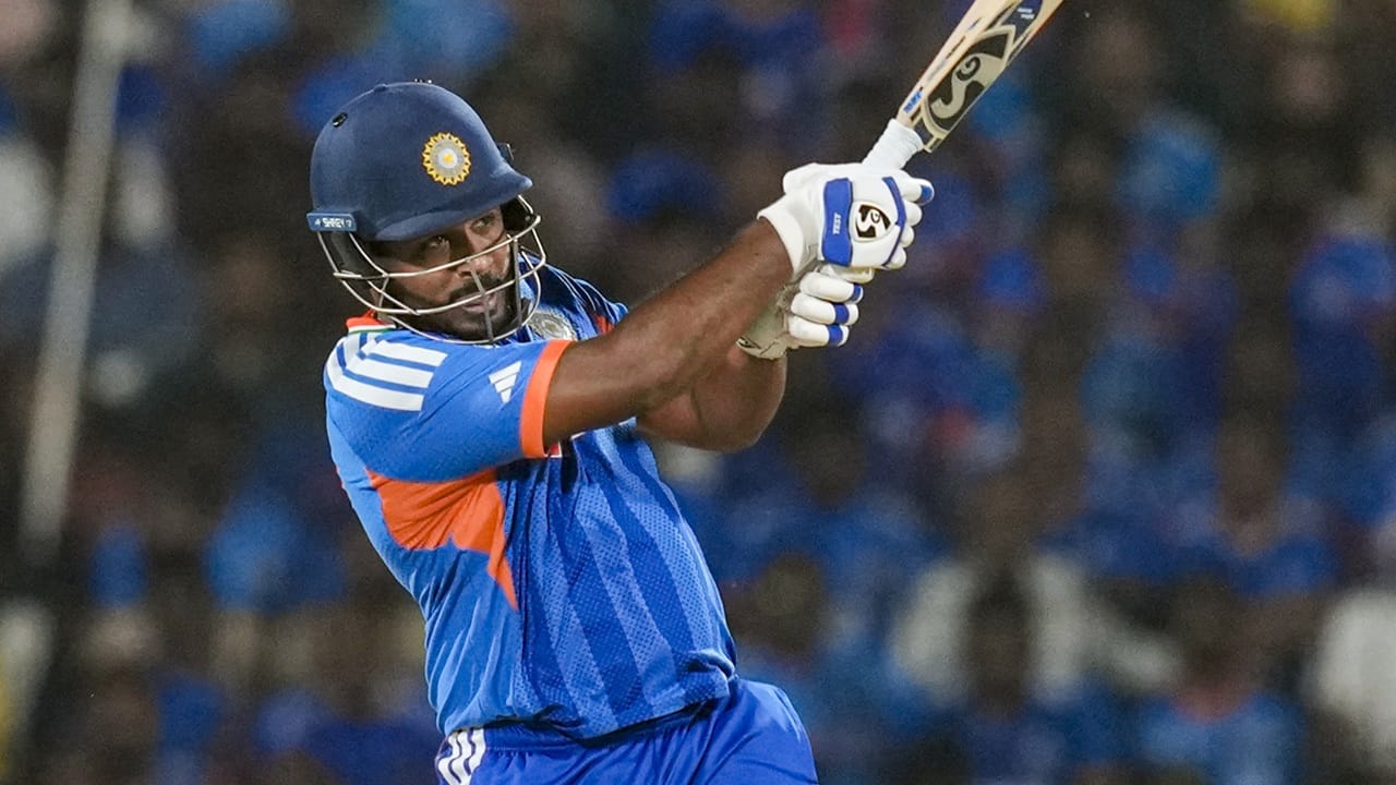 സഞ്ജുവിന്റെ കഴിവിനെക്കുറിച്ച് എപ്പോഴും അറിയാമായിരുന്നു. മൂന്ന് ടി20 സെഞ്ച്വറികൾ അധികം പേർക്കില്ല. ലോകകപ്പ് മത്സരത്തിൽ ആവശ്യമുള്ളപ്പോഴെല്ലാം സഞ്ജു മികച്ച പ്രകടനം നടത്തുമെന്ന് അറിയാമായിരുന്നുവെന്നും ഗംഭീര് വ്യക്തമാക്കി (Image Credits: PTI).