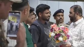 Sanju Samson: ജന്മനാട്ടില്‍ തിരികെയെത്തി സഞ്ജു സാംസണ്‍; ലോകകപ്പ് ഹീറോയ്ക്ക് തിരുവനന്തപുരത്ത് ഗംഭീര സ്വീകരണം
