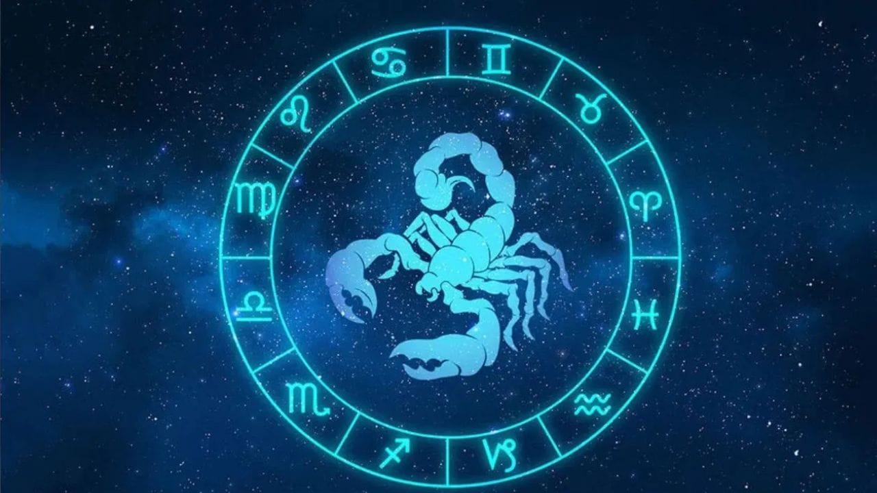 ഗ്രഹങ്ങളുടെ സംക്രമണം എല്ലാ രാശിക്കാരെയും ബാധിക്കും. കർമ്മഫല ദാതാവായ ശനിയുടെ സ്വാധീനം പല രൂപത്തിലാണ് ഓരോ രാശിയേയും ബാധിക്കുക. അത്തരത്തിൽ ഈ വർഷം മാർച്ച് ആറിന് ശനി കുംഭം രാശിയിൽ നിന്നും മീനം രാശിയിലേക്ക് സഞ്ചരിക്കാൻ ഒരുങ്ങുന്നു. കഴിഞ്ഞ അഞ്ചു വർഷത്തിനിടയിൽ നിരാശകളും സങ്കടങ്ങളും നേരിടേണ്ടിവന്ന വൃശ്ചികരാശിക്കാരെ സംബന്ധിച്ച് ഈ സംക്രമണം വലിയ ഭാഗ്യത്തിലേക്കുള്ള വാതിലാണ് തുറക്കുന്നത്. (PHOTO: TV9 NETWORK)