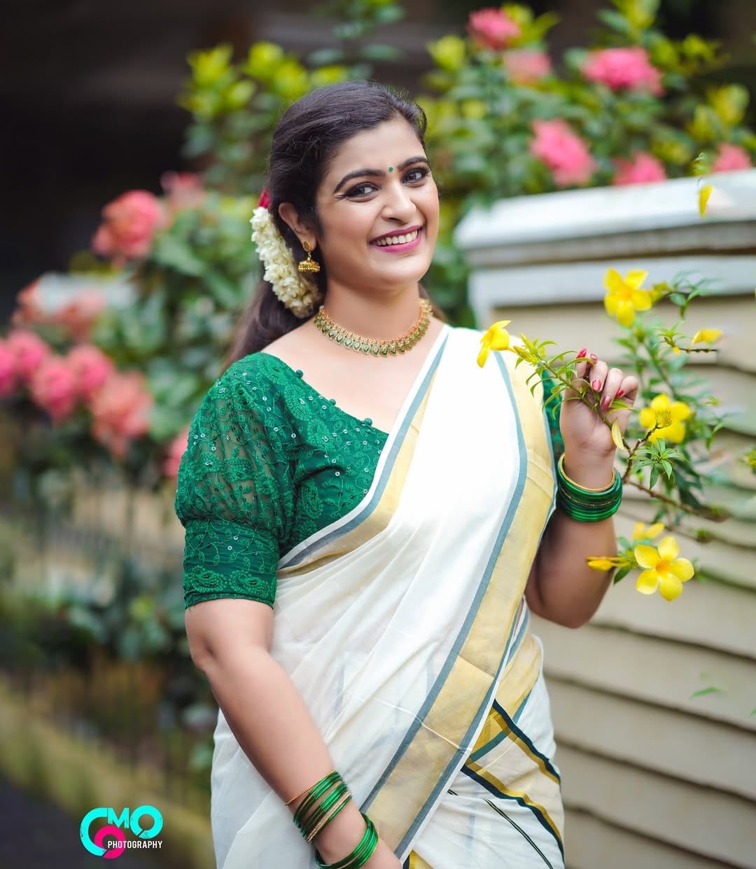 ആ സീരിയല്‍ ഇറങ്ങിയ സമയത്ത് വര്‍ഷയെ ആര്‍ക്കും ഇഷ്ടമല്ലായിരുന്നു. അന്ന് അമൃതയെ പോലുള്ളവര്‍ക്കാണ് സ്‌നേഹവും പരിഗണനയും ലഭിക്കുക. ക്രൂരയായ എന്റെ കഥപാത്രത്തിന് സപ്പോര്‍ട്ട് കിട്ടാത്തതിന് കാരണം നമ്മുടെ കേരളത്തിന്റെ അവസ്ഥ അന്നതായതുകൊണ്ടാണ്. എന്നാല്‍ ഇന്നതെല്ലാം മാറി. 

