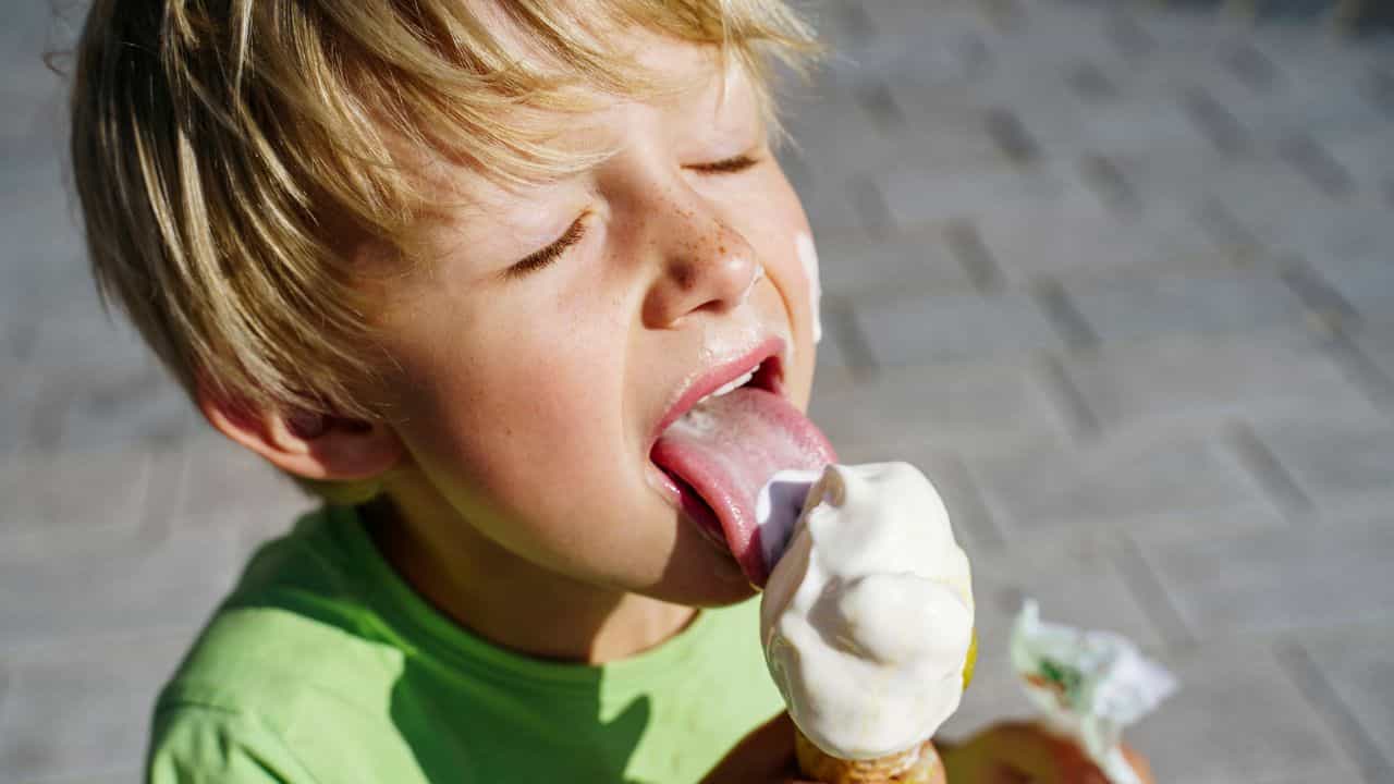 Summer Kids Health: സമ്മറിൽ കുട്ടികൾക്ക് ഈ ഭക്ഷണങ്ങൾ നൽകരുത്; സൂക്ഷിച്ചില്ലെങ്കിൽ പണി കിട്ടും Summer Kids Health: സമ്മറിൽ കുട്ടികൾക്ക് ഈ ഭക്ഷണങ്ങൾ നൽകരുത്; സൂക്ഷിച്ചില്ലെങ്കിൽ പണി കിട്ടും