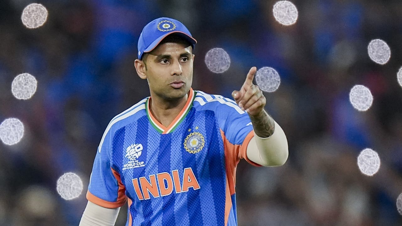 എന്നാല്‍ പാണ്ഡ്യ ഇപ്പോള്‍ രാജ്യാന്തര ക്രിക്കറ്റില്‍ ക്യാപ്റ്റന്‍സി റോളില്‍ ഇല്ല. ഇന്ത്യയുടെ നിലവിലെ ടി20ഐ ക്യാപ്റ്റൻ കൂടിയാണ് സൂര്യകുമാർ. ഇന്ത്യയെ ടി20 ലോകകപ്പ് കിരീടത്തിലേക്ക് നയിച്ചു. മുംബൈ ഇതുവരെ സൂര്യകുമാറിനെ അവരുടെ സ്ഥിരം ക്യാപ്റ്റനാക്കിയിട്ടില്ല എന്നത് ആശങ്കാജനകമാണെന്നും അശ്വിന്‍ പറഞ്ഞു.