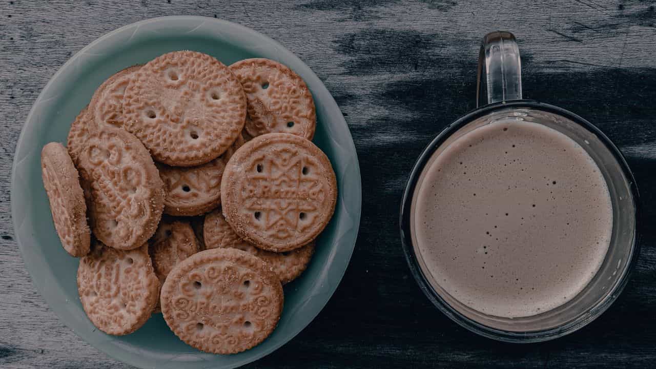 Health Tips: ചായയും ബിസ്കറ്റും കഴിച്ച് ദിവസം തുടങ്ങുന്നവരാണോ? കുടലിൻ്റെ ആരോഗ്യം ഇനി നോക്കണ്ട Health Tips: ചായയും ബിസ്കറ്റും കഴിച്ച് ദിവസം തുടങ്ങുന്നവരാണോ? കുടലിൻ്റെ ആരോഗ്യം ഇനി നോക്കണ്ട