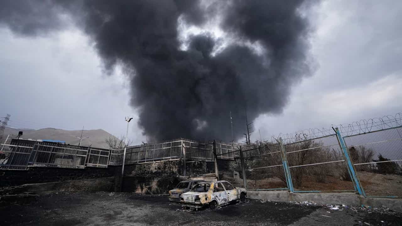 Iran-Israel Tension: ഇറാനില്‍ വ്യാപക ആക്രമണവുമായി ഇസ്രായേല്‍; മൊജ്തബയ്ക്ക് പിന്തുണ പ്രഖ്യാപിച്ച് ആയിരങ്ങള്‍