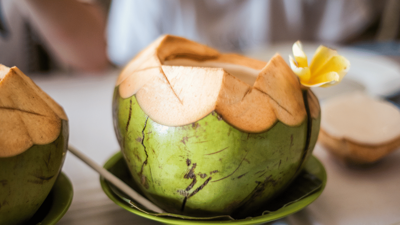 Tender Coconut Water: കരിക്കിൻ വെള്ളം നല്ലത് തന്നെ, പക്ഷേ ഇവർക്ക് വിഷം Tender Coconut Water: കരിക്കിൻ വെള്ളം നല്ലത് തന്നെ, പക്ഷേ ഇവർക്ക് വിഷം