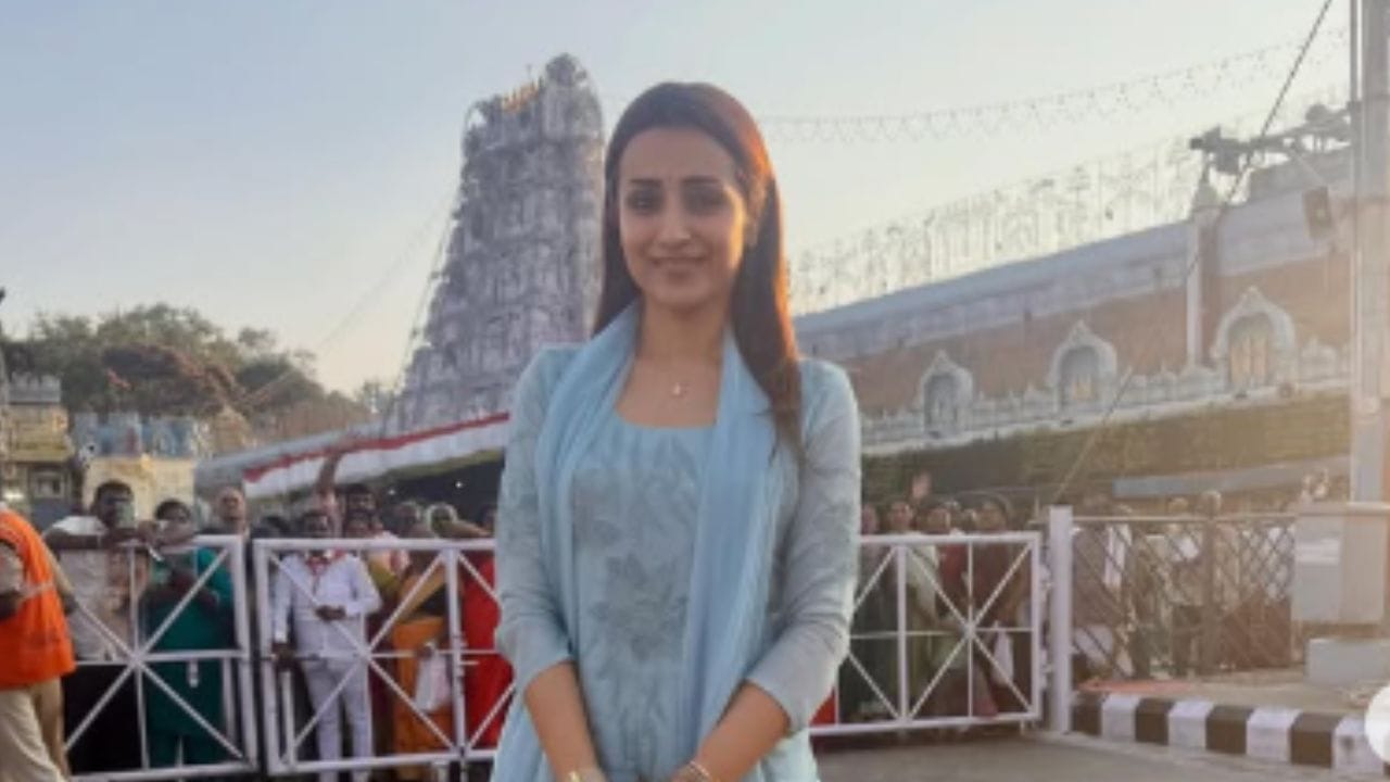 തൊട്ടു പിന്നാലെ വിശദീകരണ വീഡിയോയുമായി പാർത്ഥിപൻ വീണ്ടും എത്തി. തെറ്റും അബദ്ധവും തമ്മിൽ വ്യത്യാസമുണ്ടെന്നും അബദ്ധം എന്നത് ഒരാൾ അറിയാതെ ചെയ്തു പോകുന്നതാണ് തെറ്റാകട്ടെ മനപ്പൂർവ്വം ചെയ്തതാണെന്നും അതുപോലെ മാപ്പ് പറയുന്നതും ഖേദം പ്രകടിപ്പിക്കുന്നതും തമ്മിൽ വ്യത്യാസമുണ്ടെന്നായിരുന്നു എന്നാണ് അദ്ദേഹം പറഞ്ഞത്. (PHOTO: INSTAGRAM)