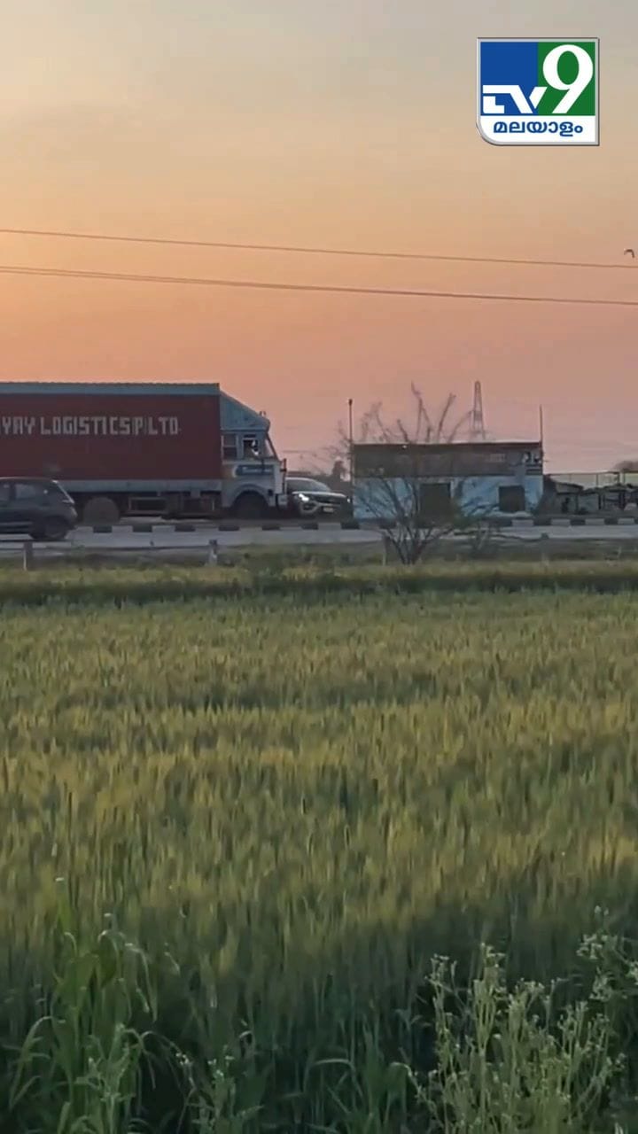 ഇതെന്തുവാ ഇത്? ട്രക്ക് കാറിടിച്ച് നിരക്കികൊണ്ട് പോകുന്നത് കണ്ടോ