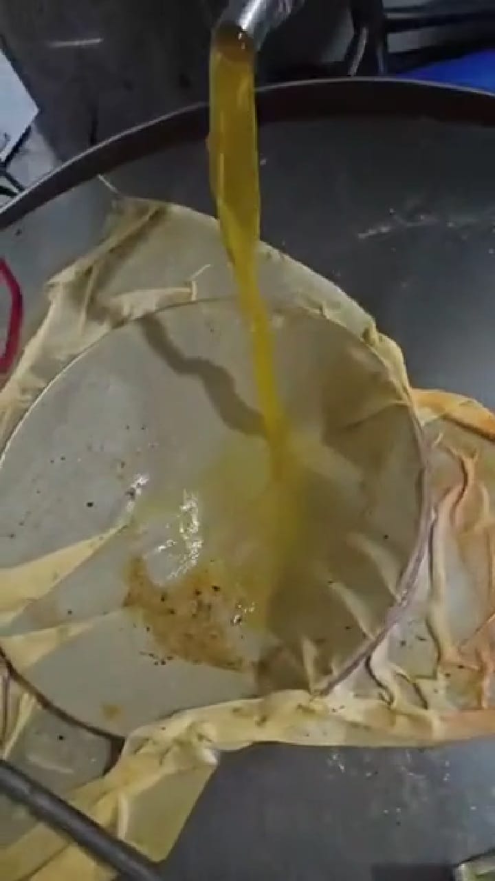 വൃത്തിയുമില്ല, വെടിപ്പുമില്ല; തെലങ്കാനയിലെ ഒരു ഐസ് കാന്‍ഡി യൂണിറ്റിലെ കാഴ്ച; ഒരാള്‍ അറസ്റ്റില്‍