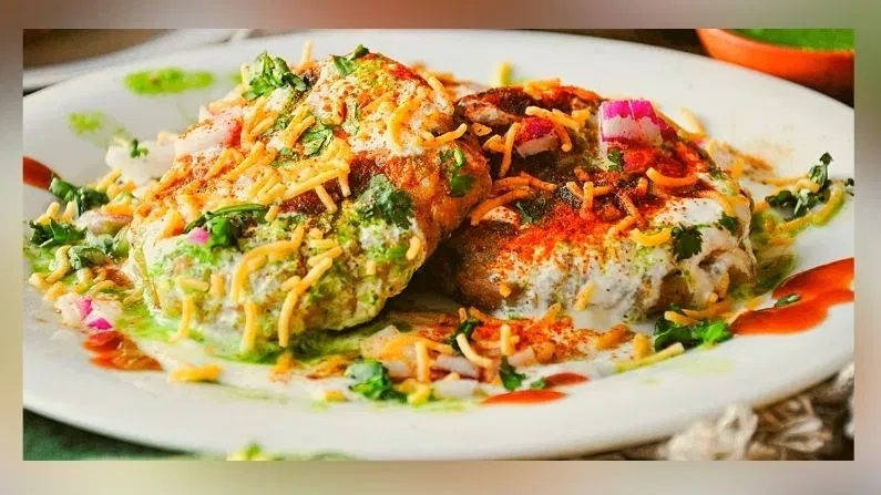 പാകം ചെയ്യാത്ത ഉരുളക്കിഴങ്ങ് ഫ്രിഡ്ജിൽ സൂക്ഷിക്കുന്നത് ഗുണത്തേക്കാളേറെ ദോഷം ചെയ്യും. തണുത്ത അന്തരീക്ഷത്തിൽ ഉരുളക്കിഴങ്ങിലെ സ്റ്റാർച്ച് വേഗത്തിൽ പഞ്ചസാരയായി മാറും. ഇത് പാകം ചെയ്യുമ്പോൾ രുചി വ്യത്യാസത്തിനും ആരോഗ്യപ്രശ്നങ്ങൾക്കും കാരണമാകും.