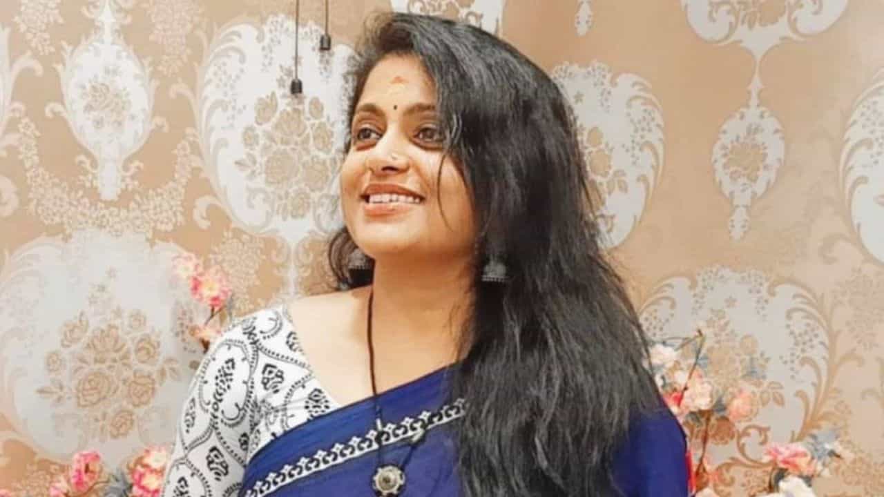 Veena Nair : ഉറപ്പില്ലാതെ വലിയൊരു പ്രസ്ഥാനത്തിനൊപ്പം നിന്ന് മത്സരിക്കാൻ നമുക്ക് സാധിക്കില്ല, പ്രതികരണവുമായി വീണാ നായർ Veena Nair : ഉറപ്പില്ലാതെ വലിയൊരു പ്രസ്ഥാനത്തിനൊപ്പം നിന്ന് മത്സരിക്കാൻ നമുക്ക് സാധിക്കില്ല, പ്രതികരണവുമായി വീണാ നായർ