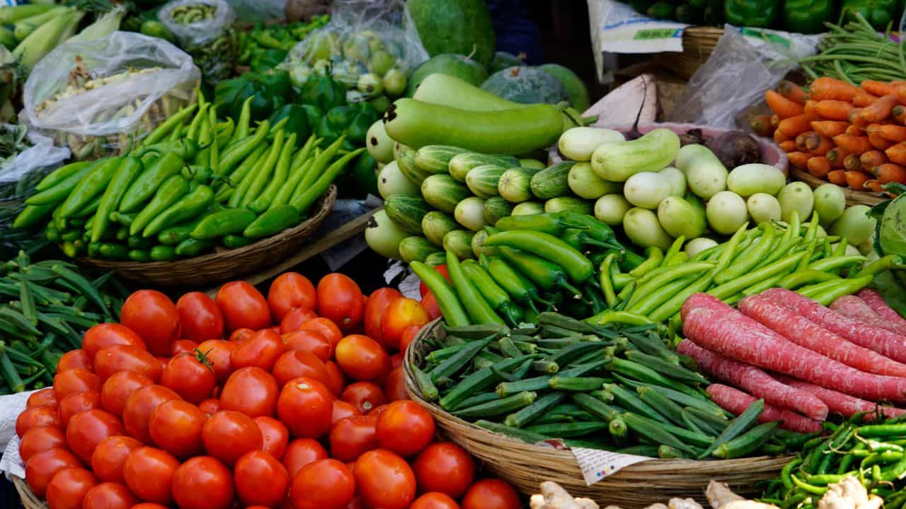 Vegetable Price: മുരിങ്ങക്കായ, വെളുത്തുള്ളി...എല്ലാത്തിനും വില കുറയുന്നു; പെട്ടെന്ന് വാങ്ങിക്കോളൂ