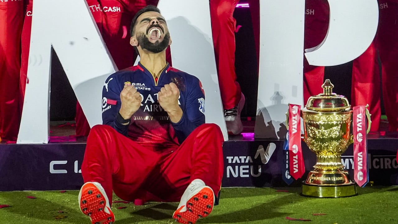 മറ്റ് ടീമുകളും ശക്തമായി പോരാടും. അതുകൊണ്ട് മത്സരം കടുപ്പമേറിയതാകും. ദിവസങ്ങള്‍ പാഴാക്കരുത്. നമ്മള്‍ മുന്നോട്ട് പോകണമെന്നും കോലി പറഞ്ഞു (Image Credits: PTI).