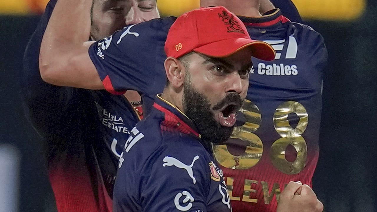 പരിശീലന സെഷന്റെ ഒരു മിനിറ്റ് പോലും പാഴാക്കരുത്. രണ്ടര മാസത്തേക്ക് ടീമിനായി 120 ശതമാനവും നല്‍കണം. സഹതാരങ്ങളോടായി കോലി പറഞ്ഞു. ആര്‍സിബി ഈ വീഡിയോ പുറത്തുവിട്ടിട്ടുണ്ട് (Image Credits: PTI).