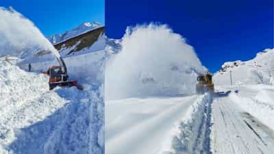 Tragedy at Zojila Pass: സോജില പാസിൽ വൻ മഞ്ഞുവീഴ്ച; വാഹനങ്ങൾ മഞ്ഞിനടിയിൽ, 7 പേർ മരിച്ചു Tragedy at Zojila Pass: സോജില പാസിൽ വൻ മഞ്ഞുവീഴ്ച; വാഹനങ്ങൾ മഞ്ഞിനടിയിൽ, 7 പേർ മരിച്ചു