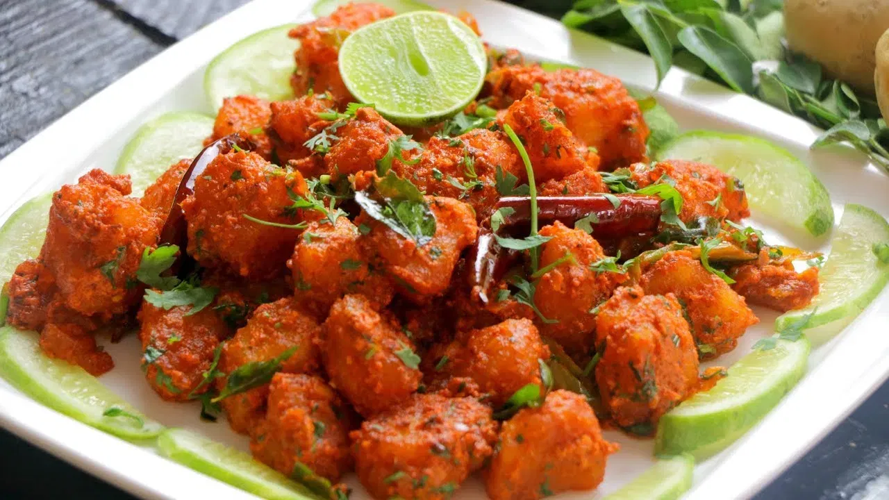 ഉരുളക്കിഴങ്ങ് ഉയർന്ന ചൂടിൽ അമിതമായി വറുക്കുന്നത് ഒഴിവാക്കണം. വറുക്കുമ്പോൾ ഇതിൽ നിന്നും പുറത്തുവരുന്ന രാസവസ്തുക്കൾ ആരോഗ്യത്തിന് ഹാനികരമായ പ്രതിപ്രവർത്തനങ്ങൾക്ക് കാരണമാകും. അതിനാൽ തന്നെ ഡീപ്പ് ഫ്രൈ ചെയ്യുന്നതിനേക്കാൾ പുഴുങ്ങിയോ കറി വെച്ചോ ഉപയോഗിക്കുന്നതാണ് ഉത്തമം.