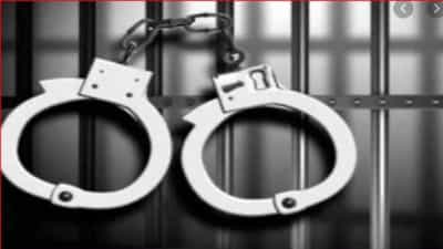 Kochi Drug Bust: കൊച്ചിയിൽ വൻ ലഹരിവേട്ട; ഡോക്ടറും അഭിഭാഷകനും അടക്കം 8 പേർ പിടിയിൽ Kochi Drug Bust: കൊച്ചിയിൽ വൻ ലഹരിവേട്ട; ഡോക്ടറും അഭിഭാഷകനും അടക്കം 8 പേർ പിടിയിൽ