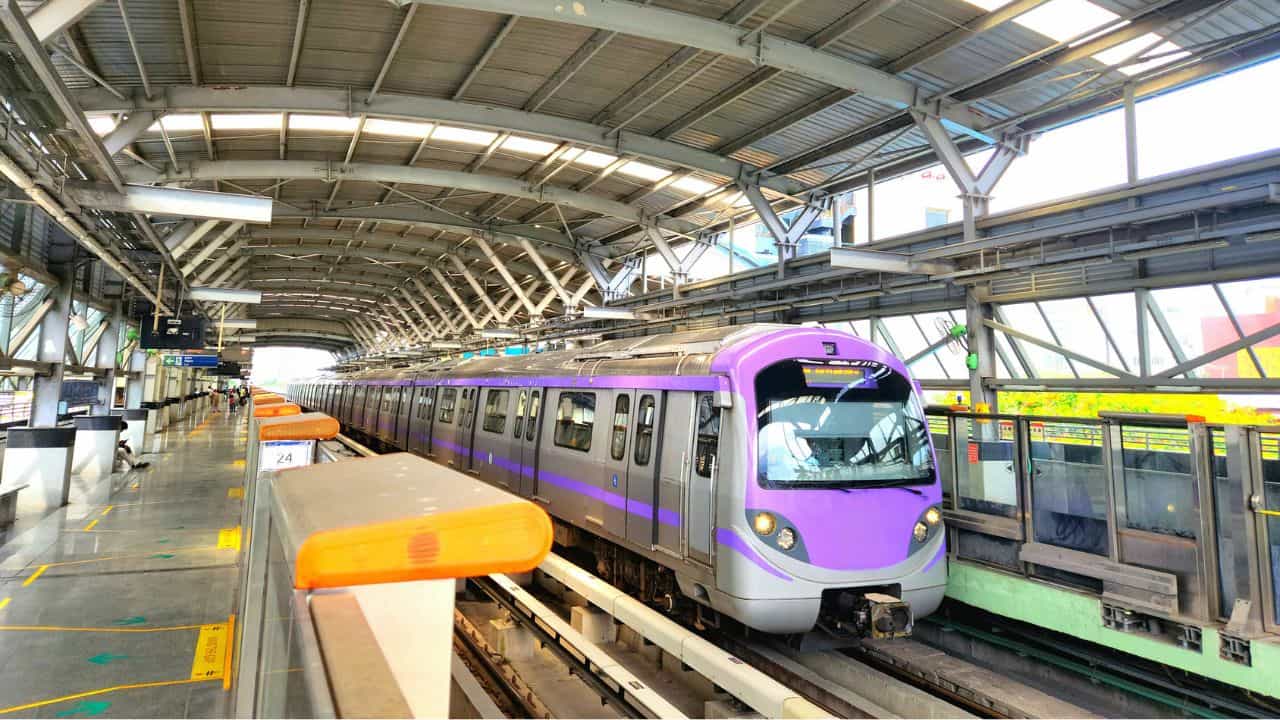 Bengaluru Metro Travel: ബെംഗളൂരു ചുറ്റിക്കാണാൻ ഇനി മെട്രോ മതി; ട്രാഫിക് പേടി വേണ്ട, ചിലവ് പകുതി മാത്രം