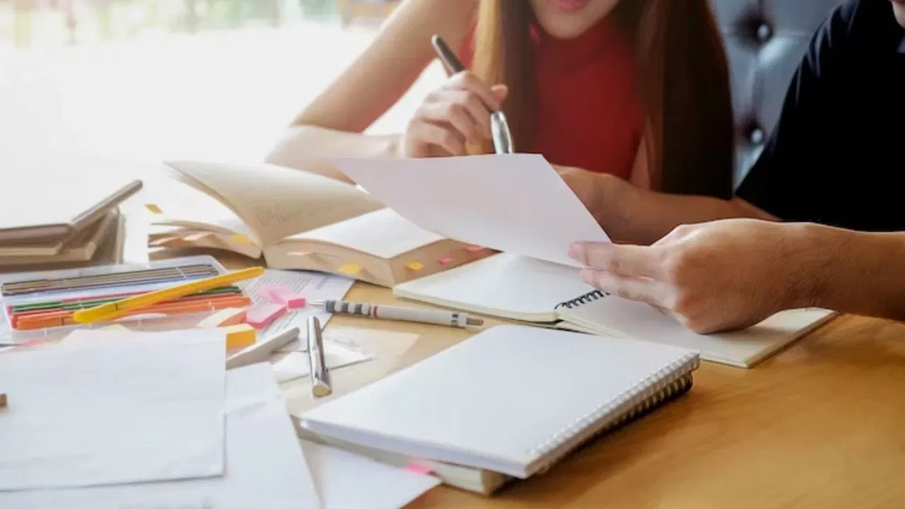 എഴുതിക്കഴിഞ്ഞ പരീക്ഷയുടെ ഫലം ഇനി മാറ്റാൻ കഴിയില്ല. അതുകൊണ്ട് തന്നെ അതിനെക്കുറിച്ച് ആലോചിച്ച് സമയം കളയുന്നതിൽ അർത്ഥമില്ല. പരീക്ഷ കഴിഞ്ഞാൽ ആ ചോദ്യപ്പേപ്പർ അവിടെ അവസാനിച്ചു എന്ന് കരുതുന്നതാണ് ബുദ്ധി.