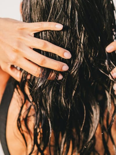 ഇങ്ങനൊക്കെ ചെയ്താൽ മുടി കൊഴിയൂലേ! ഈ തെറ്റുകൾ ചെയ്യരുത്