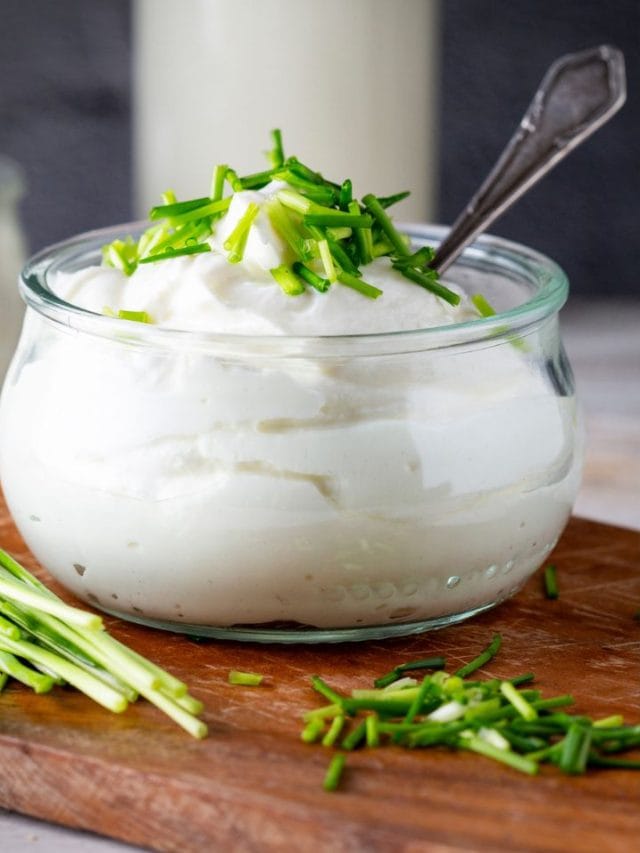 തൈര് വെറുതെ തേച്ചാൽ മുടി വളരില്ല, ശരിയായ രീതി ഇതാ