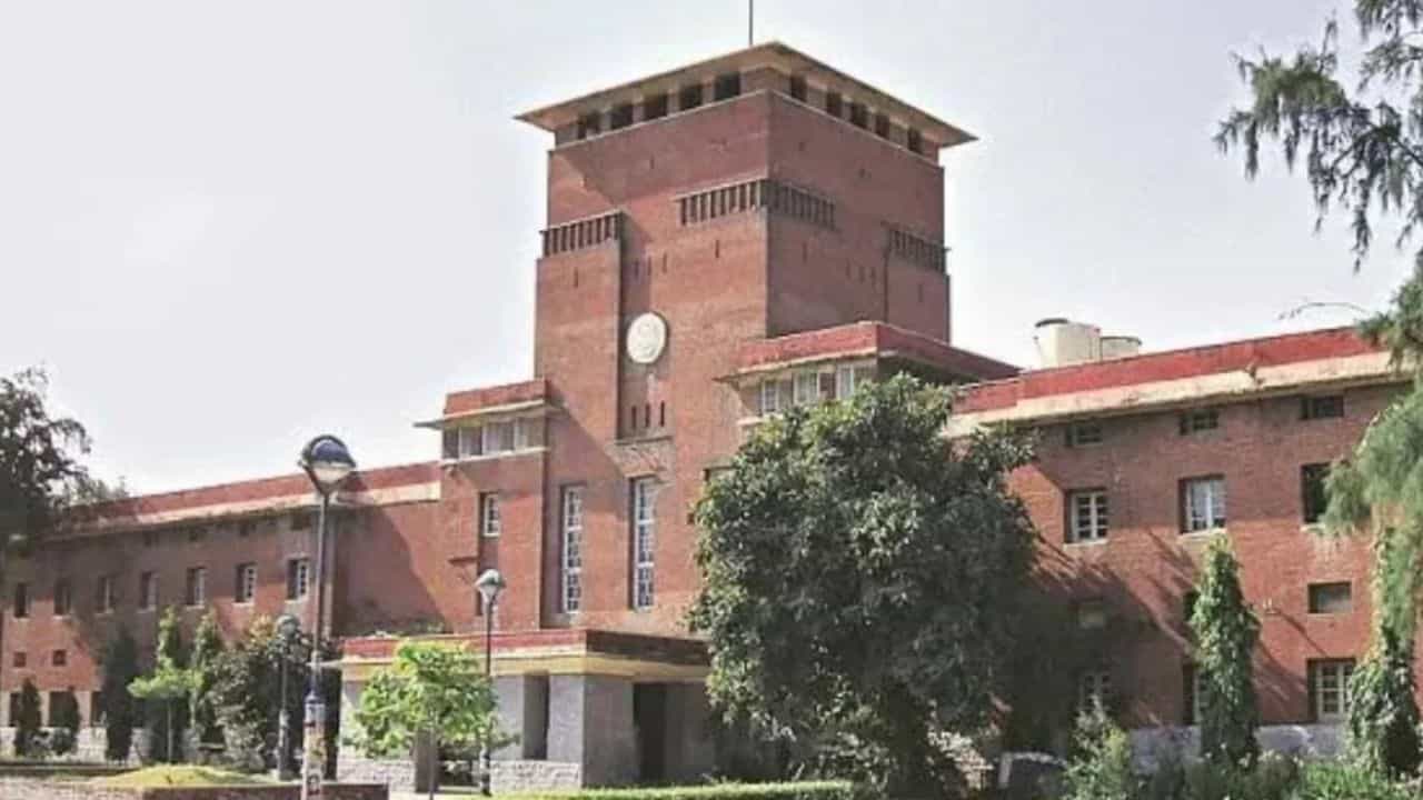 Delhi University Recruitment: ഉയർന്ന ശമ്പളത്തിൽ അധ്യാപക ജോലി; ഡൽഹി യൂണിവേഴ്സിറ്റിയിൽ അവസരം, അവസാന തീയതി Delhi University Recruitment: ഉയർന്ന ശമ്പളത്തിൽ അധ്യാപക ജോലി; ഡൽഹി യൂണിവേഴ്സിറ്റിയിൽ അവസരം, അവസാന തീയതി