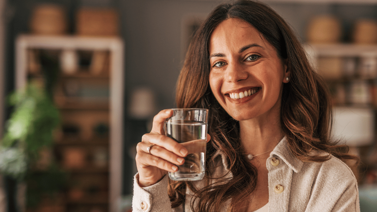 Water: മുപ്പതാം വയസിൽ എത്ര ​ഗ്ലാസ് വെള്ളം കുടിക്കണം? പ്രായത്തിനനുസരിച്ചുള്ള അളവ് ഇതാ