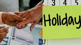 പൊതുഅവധി തീരുമാനം ആയി, വോട്ടിങ് യന്ത്രങ്ങളും സജ്ജമാകുന്നു