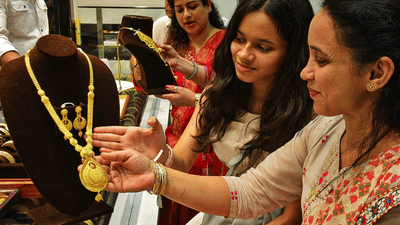 Kerala Gold Rate: സ്വർണം വൻ കുതിപ്പിൽ, മൂന്നാമതും വില കൂടി Kerala Gold Rate: സ്വർണം വൻ കുതിപ്പിൽ, മൂന്നാമതും വില കൂടി