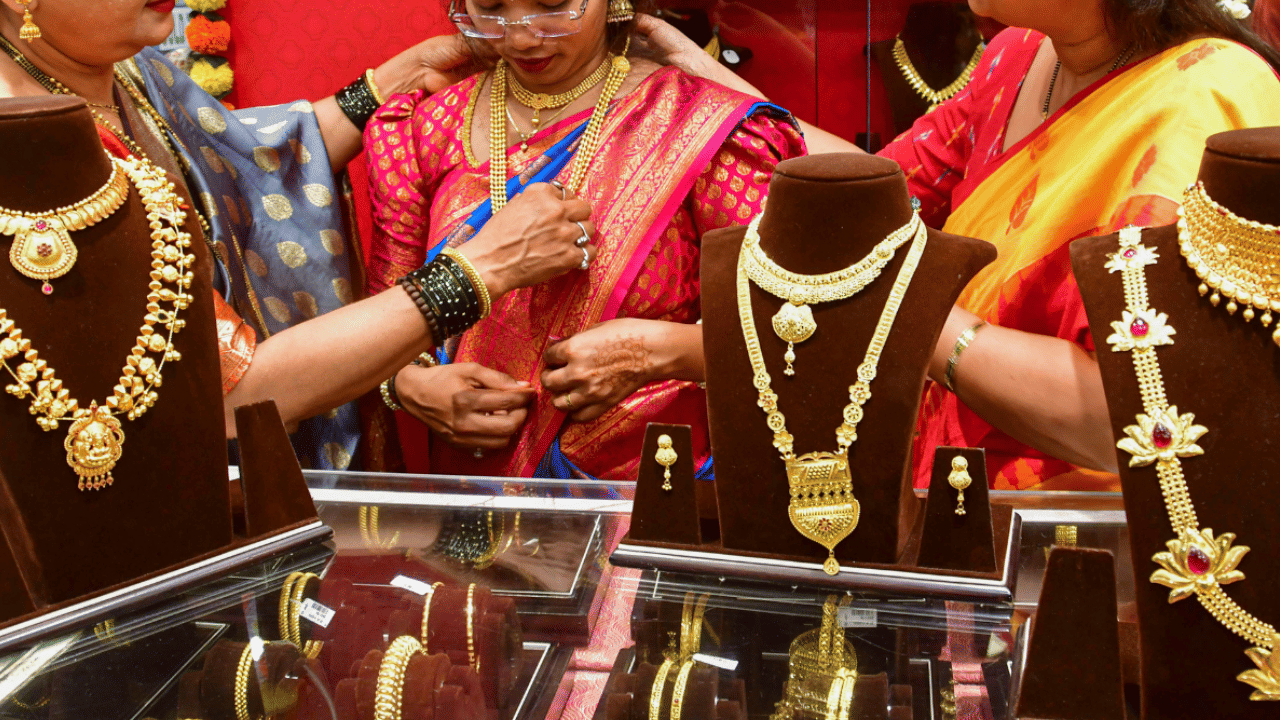 എന്നാൽ യുദ്ധം ഉടൻ തീരില്ലെന്നാണ് പുതിയ വിവരം. അമേരിക്ക കരയുദ്ധം തുടങ്ങിയേക്കുമെന്നാണ് റിപ്പോർട്ട്. അമേരിക്കയുടെ കരസേന പശ്ചിമേഷ്യയിൽ എത്തിയിട്ടുണ്ട്. യുദ്ധം ഇതുപോലെ തുടർന്നാൽ ഗള്‍ഫ് രാജ്യങ്ങളെ ശരിക്കും പിടിച്ചുലയ്ക്കും.
