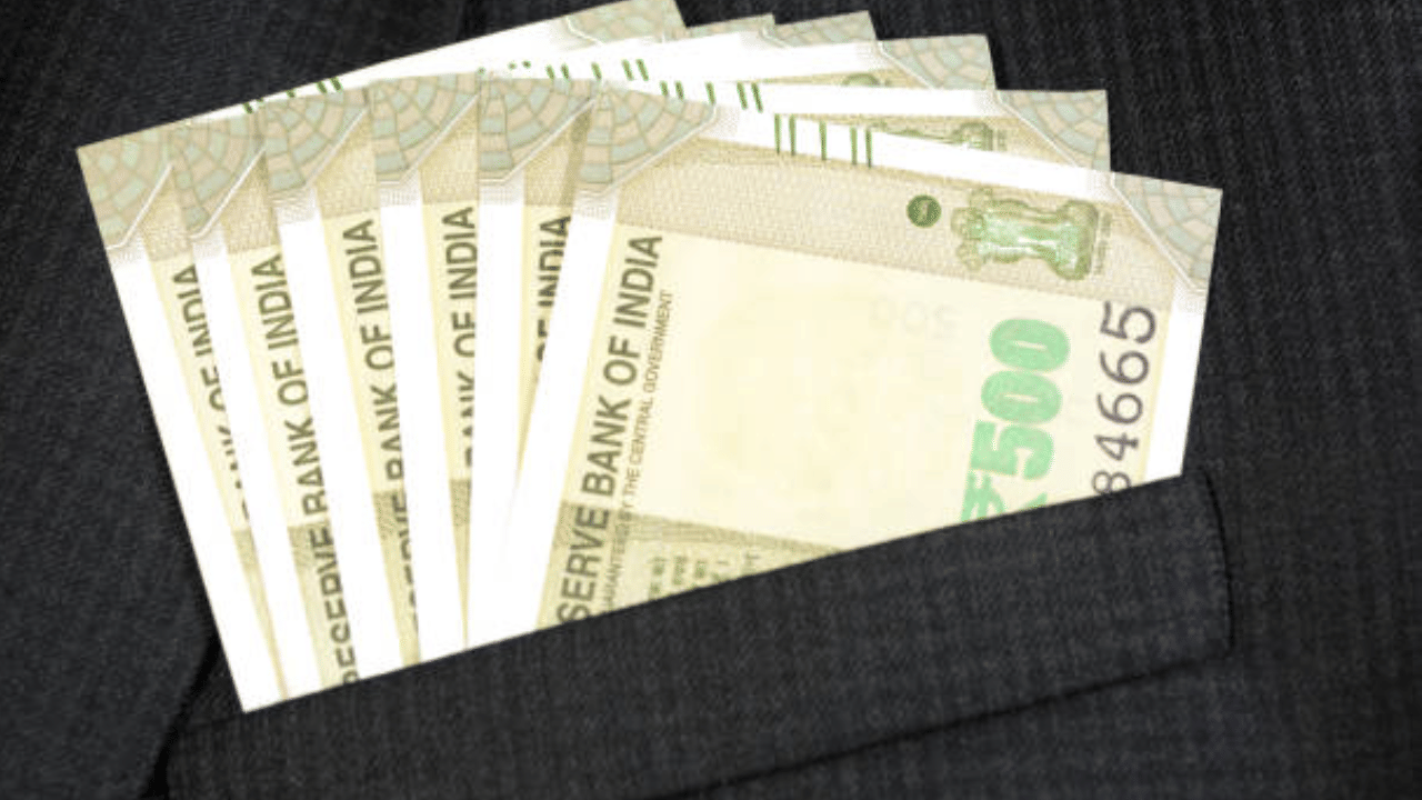 IAS, IPS Officer Salaries: ജില്ല കളക്ടറുടെ ശമ്പളം എത്രയെന്ന് അറിയാമോ, ഐപിഎസ് ഓഫീസർക്കോ?