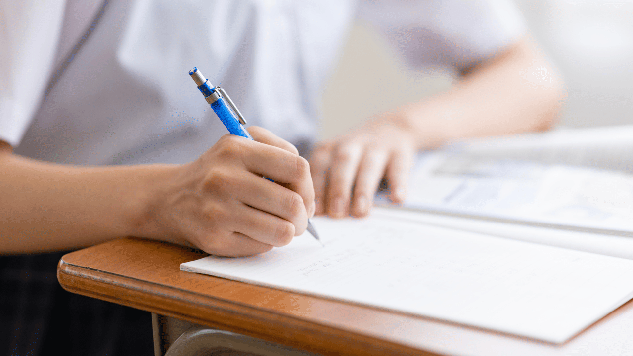 Kerala Board Exams 2026: ഇനി പരീക്ഷ ചൂട്, എസ്എസ്എൽസി, ഹയർ സെക്കൻഡറി പരീക്ഷകൾക്ക്‌ ഇന്ന് തുടക്കം