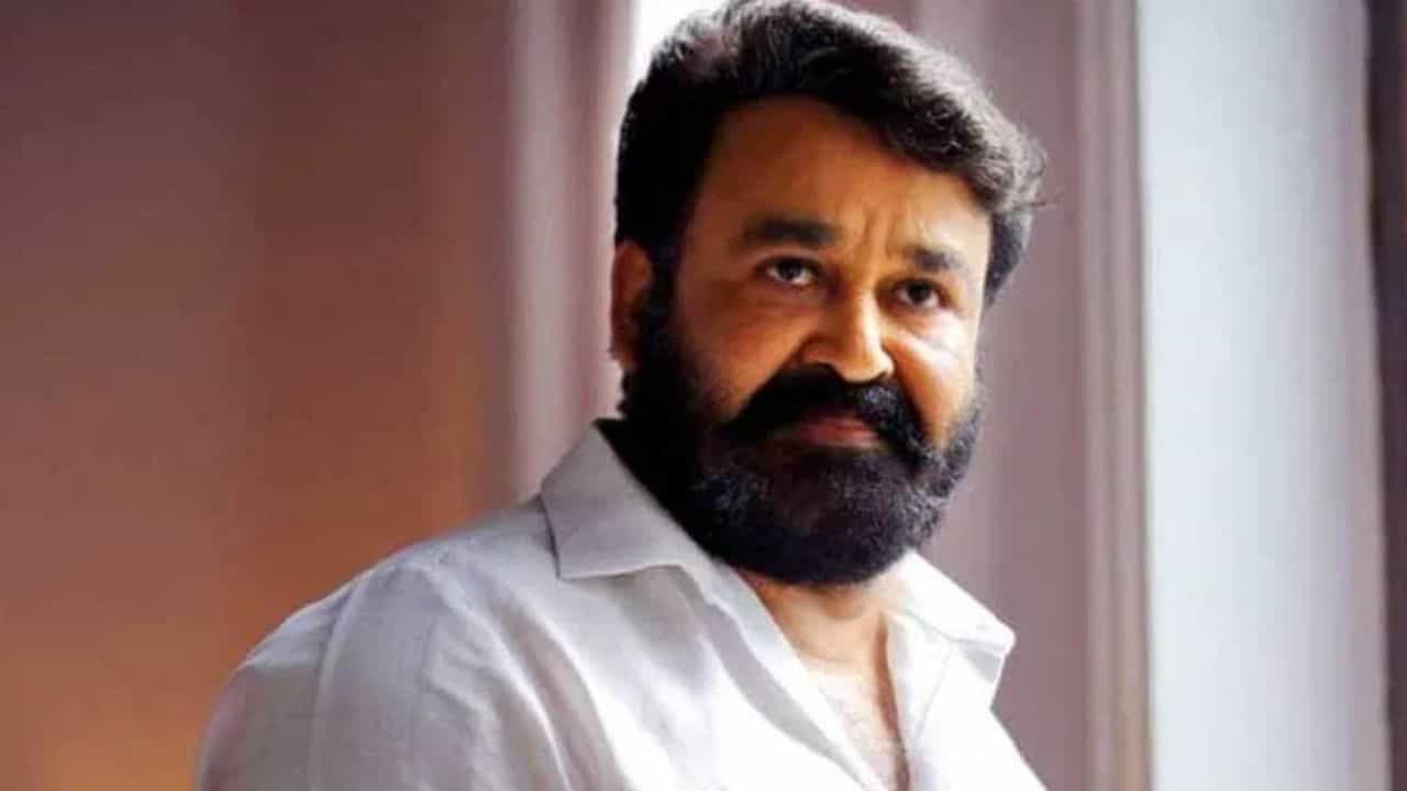 Mohanlal: മോഹൻലാലിന്റെ അരച്ചിരിയും കിഷോർ കുമാറിന്റെ പാട്ടും, ലാലേട്ടന്റെ ഓർമ്മകളിൽ രവി മേനോൻ Mohanlal: മോഹൻലാലിന്റെ അരച്ചിരിയും കിഷോർ കുമാറിന്റെ പാട്ടും, ലാലേട്ടന്റെ ഓർമ്മകളിൽ രവി മേനോൻ