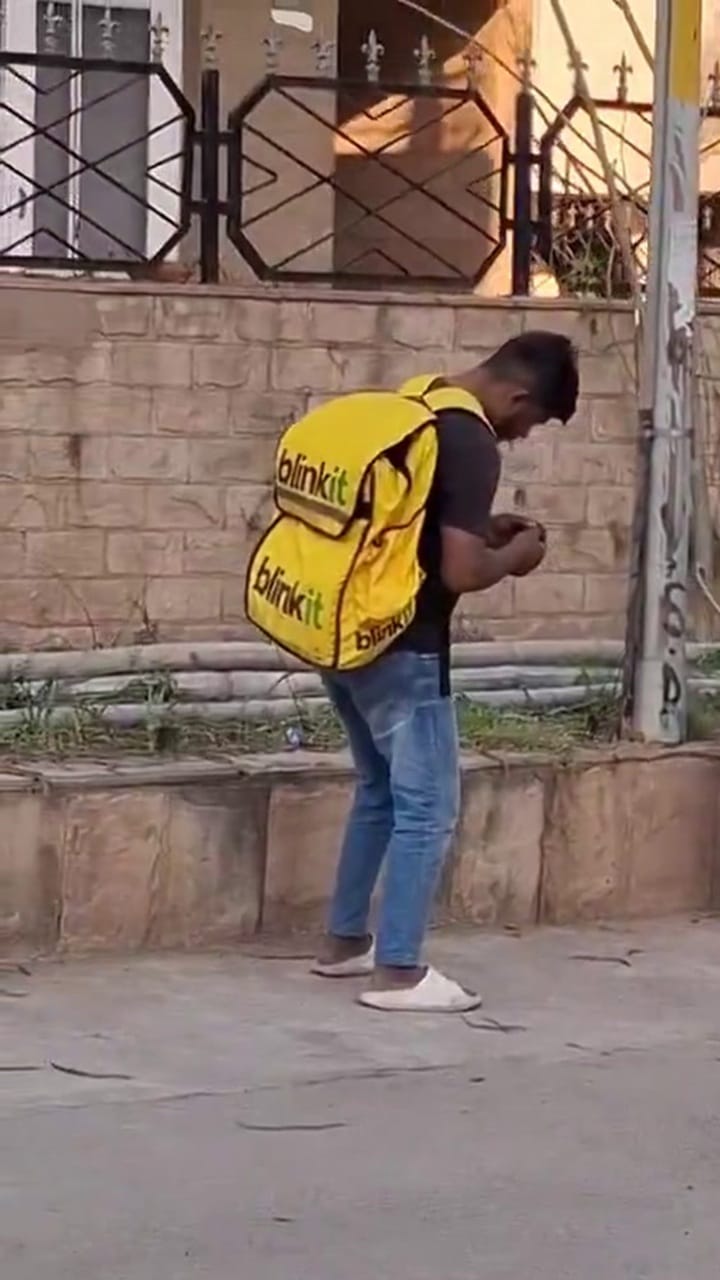 പ്രാങ്കോ, അതോ മറ്റേതെങ്കിലും കാരണണമോ? പഞ്ചാബില്‍ റോഡരികില്‍ യുവാവ് അനങ്ങാതെ നിന്നത് രണ്ട് മണിക്കൂറോളം