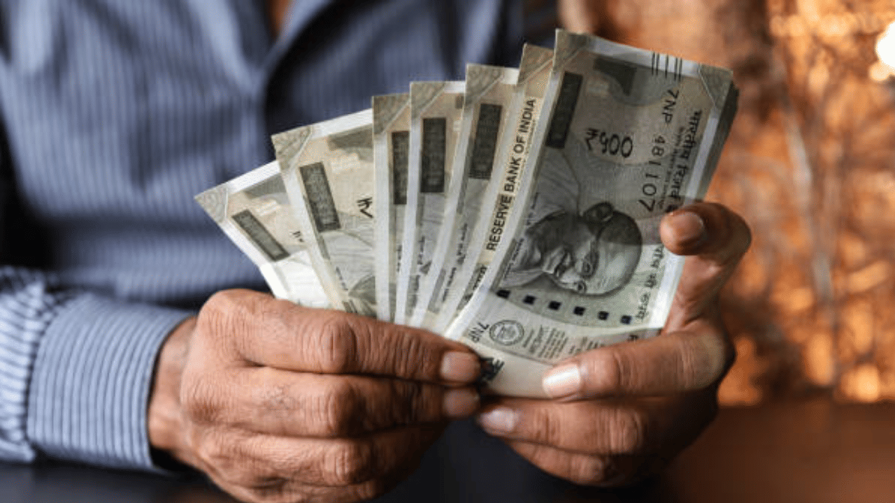 8th Pay Commission: ഏപ്രിൽ ശമ്പളത്തിനൊപ്പം ഡിഎയും കുടിശ്ശികയും; ജീവനക്കാരുടെ പോക്കറ്റ് നിറയുമോ? 8th Pay Commission: ഏപ്രിൽ ശമ്പളത്തിനൊപ്പം ഡിഎയും കുടിശ്ശികയും; ജീവനക്കാരുടെ പോക്കറ്റ് നിറയുമോ?