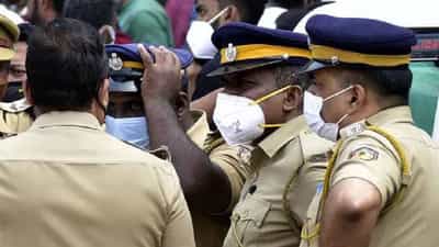 ഒന്നാം ക്ലാസിൽ പഠിക്കുന്ന മകനെ വഴക്കുപറഞ്ഞു; അധ്യാപകനെ വീട്ടിൽ കയറി തല്ലി രക്ഷകർത്താവ് ഒന്നാം ക്ലാസിൽ പഠിക്കുന്ന മകനെ വഴക്കുപറഞ്ഞു; അധ്യാപകനെ വീട്ടിൽ കയറി തല്ലി രക്ഷകർത്താവ്