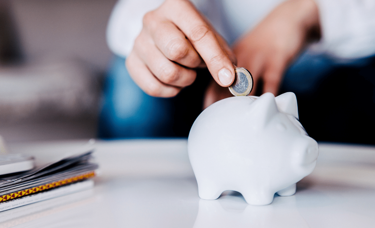 നിലവിൽ പ്രതിവർഷം 6.7% പലിശയാണ് ലഭിക്കുന്നത്. ഇത് ഓരോ മൂന്ന് മാസത്തിലും കോമ്പൗണ്ട് ചെയ്യപ്പെടുന്നു. വെറും 100 രൂപ മുതൽ നിക്ഷേപം തുടങ്ങാം. അതേസമയം, ഉയർന്ന പരിധി ഇല്ല എന്നതും ഇതിലെ ഏറ്റവും വലിയ പ്രത്യേകതയാണ്.
