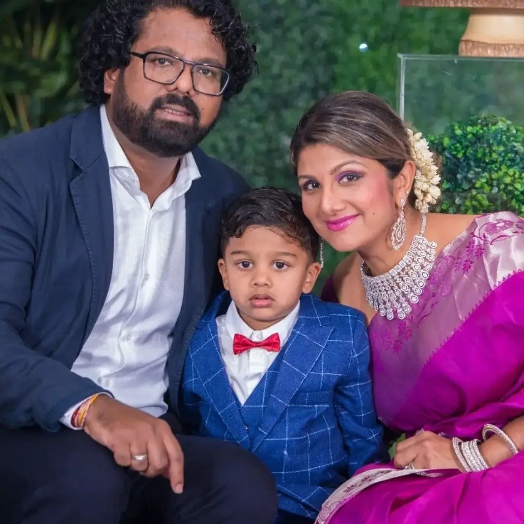 താരം തൻ്റെ പ്രതിഫലത്തെ പറ്റി പറഞ്ഞ ചില വിവരങ്ങളാണ് ഇപ്പോൾ ചർച്ചയായത്. 2009-ൽ താൻ ഒരു ചിത്രത്തിന് വാങ്ങിയിരുന്നത് 35 ലക്ഷം രൂപയായിരുന്നു എന്നാണ് രംഭ പറഞ്ഞത്. താനിപ്പോൾ ഭർത്താവിൻ്റെ ബിസിിനസ് നോക്കി നടത്തുകയാണെന്നും അതിനേക്കാൾ ശമ്പളം ഭർത്താവിൻ്റെ കമ്പനിയിൽ നിന്നും വാങ്ങുന്നുവെന്നും രംഭ അഭിമുഖത്തിൽ പറയുന്നു.